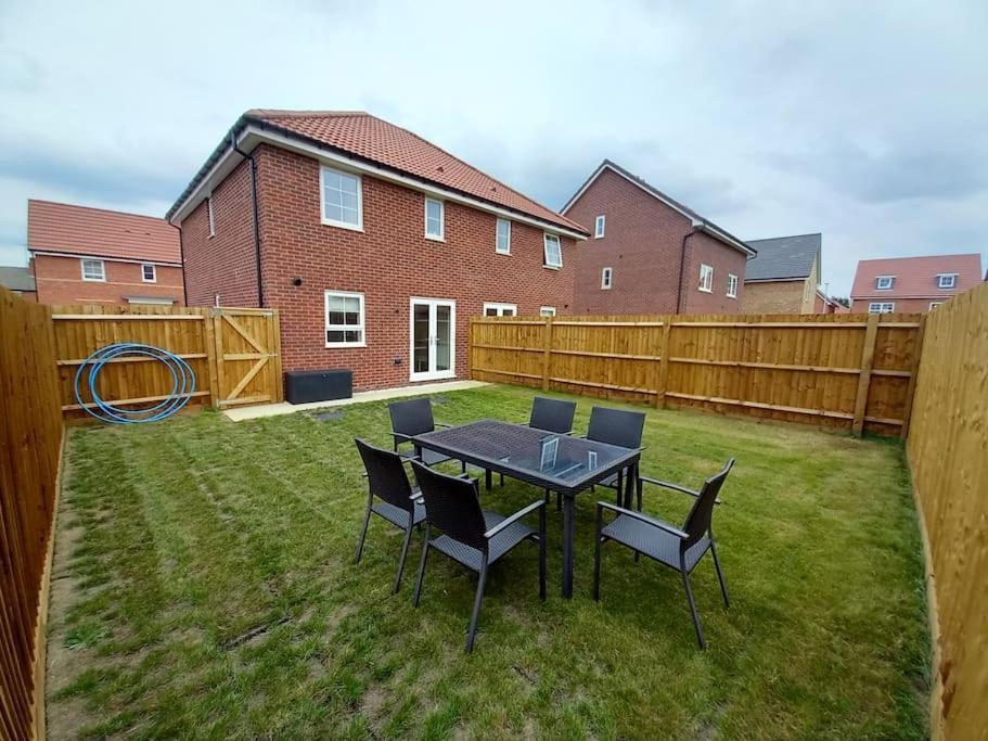Cozy 3 Bed Sasha House In Beeston Nottingham Villa ภายนอก รูปภาพ